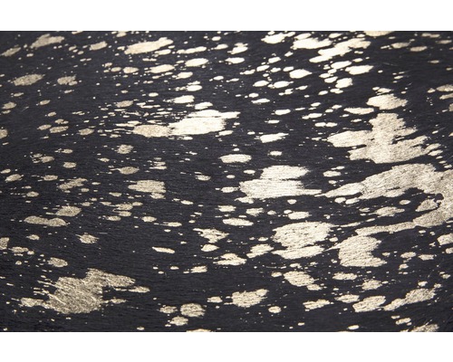 Close-up van een zwarte lederstructuur met zilverkleurige verfspatten