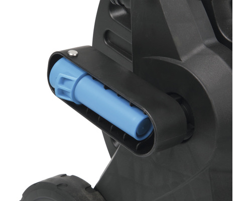 Detailopname van een hogedrukreiniger met houder voor accessoires