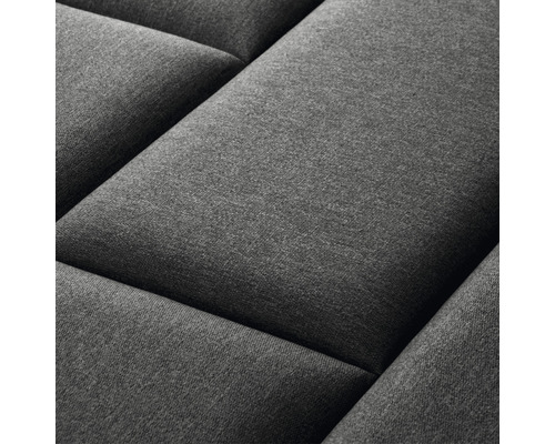 Close-up van een grijs, gewatteerd wandpaneel