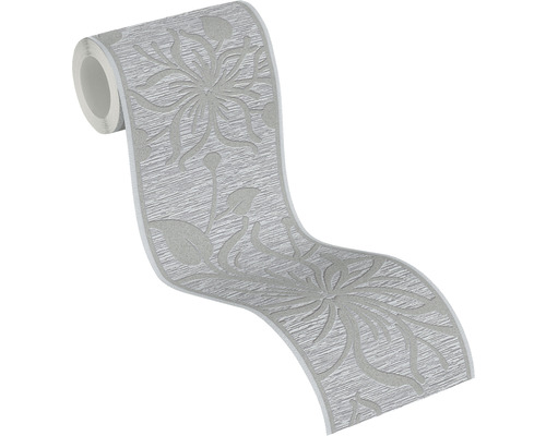 Behangrand met bloemmotief op een rol