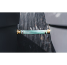 Verbindingsslang tussen twee containers met slangklemmen