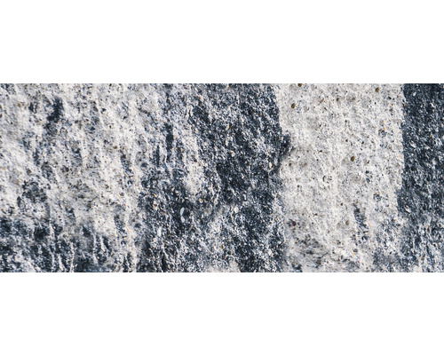 Close-up van een betonstructuur met strepen