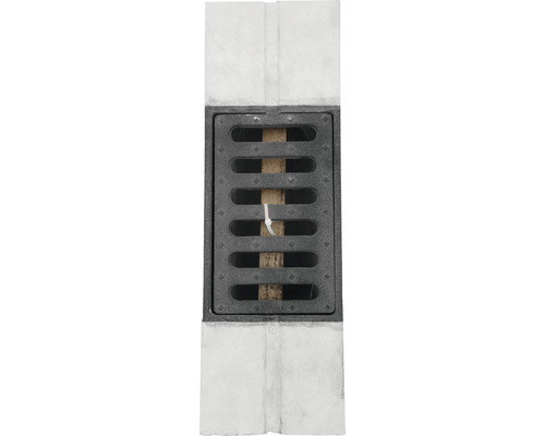 Bovenaanzicht van een erfafvoer met gietijzeren rooster