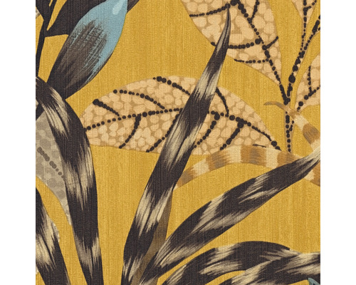 Behang met bladerpatroon op een gele achtergrond