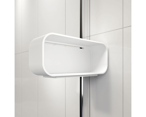 Witte doucherek voor het opbergen van douchebenodigdheden