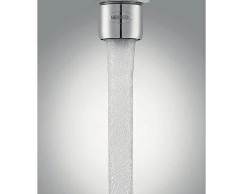 Waterkraan met stromend water en Neoperl logo