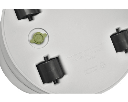 Onderkant van een bloempot met wielen en waterafvoerplug