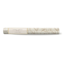 Laura Ashley rol met behang met plantmotief