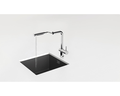 Spoelbakmengkraan met stromend water in een spoelbak