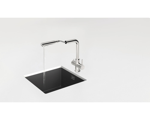 Keukenspoelbak met uittrekbare kraan en stromend water