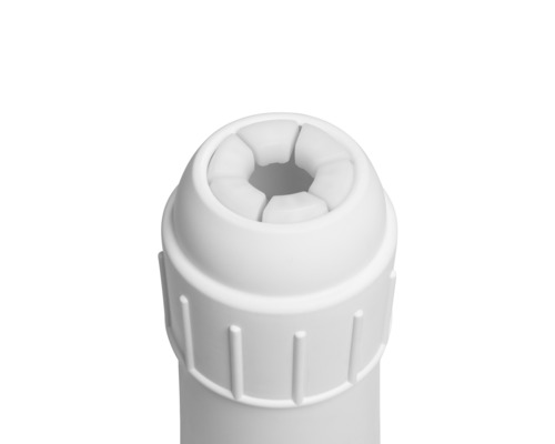 Gedetailleerde afbeelding van een witte plastic buis met binnendraad.