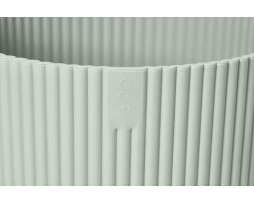 Detail van een geribbelde bloempot