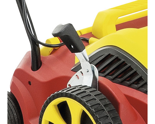 Detailopname van een grasmaaier met handgreep en wiel