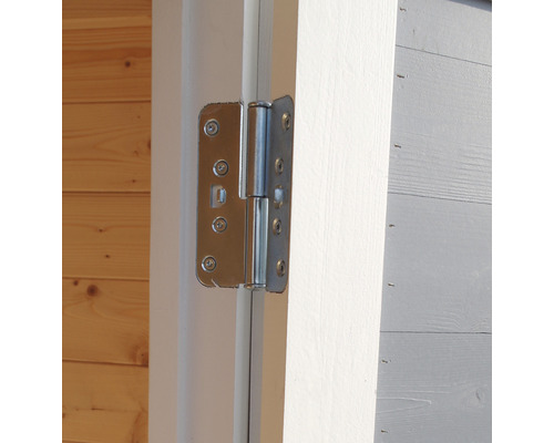 Close-up van een metalen deurscharnier op een houten deur