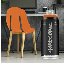 MTN Hardcore spuitverf naast stoel