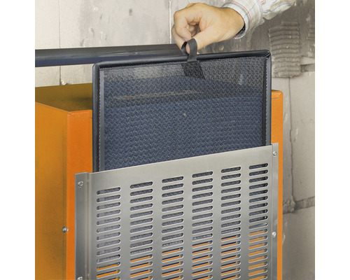 Hand plaatst ovenfilter