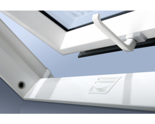 Detailopname van een geopend dakraam met handgreep