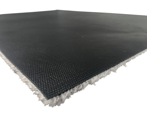 Tapijt met zwarte achterkant en witte pool