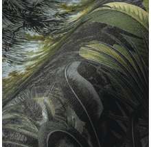 Close-up van een gestructureerd behang met jungle thema en grote bladeren