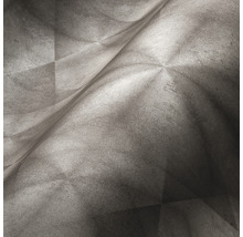 Close-up van een gestructureerd behang met geometrisch patroon