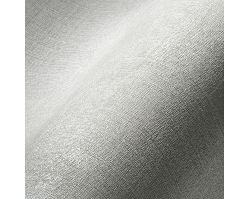 Close-up van lichtgekleurd behang met subtiele textuur.