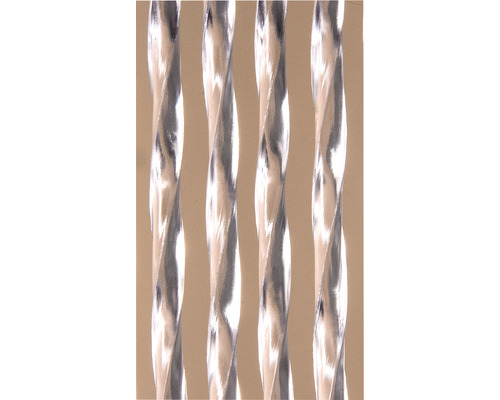 Close-up van vier gedraaide, glanzende metalen staven