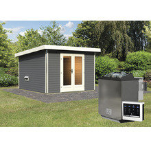 Houten saunahuis met sauna kachel in de tuin