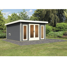 Grijs tuinhuis met dubbele deur en ramen in de tuin.
