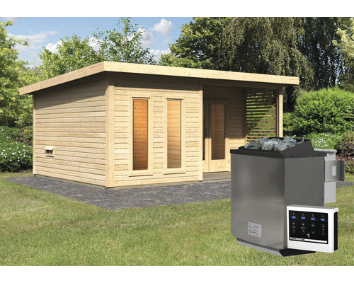 Tuin met houten sauna en saunakachel