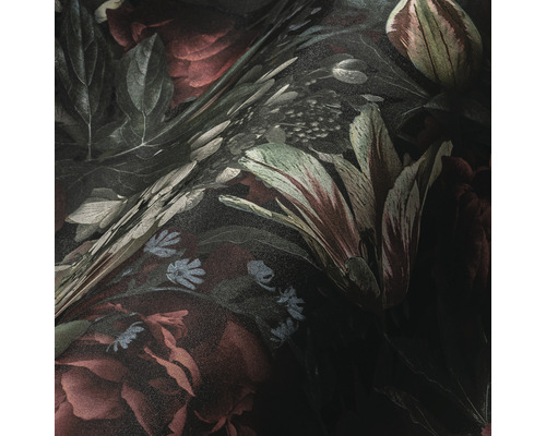 Close-up van een donker bloemenbehang met bloemmotief