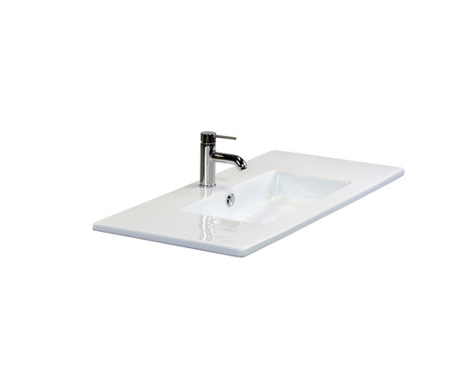 Wastafel met kraan voor de badkamer