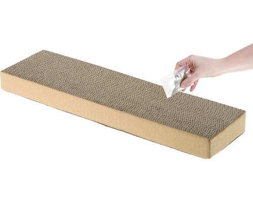 Krabbord van karton met kattenkruid