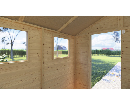 Interieur van een houten tuinhuis met ramen en open deur
