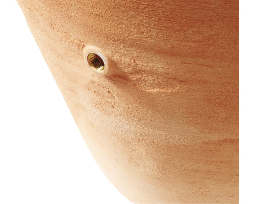 Detailopname van een terracotta plantenbak met schroefdraadaansluiting