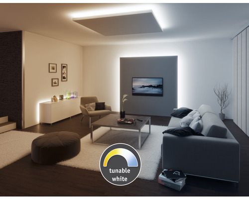 Woonkamer met bank, stoel en LED verlichting met instelbare kleurtemperatuur