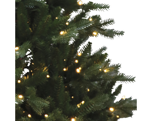 Detailopname van een kunstkerstboom met verlichting