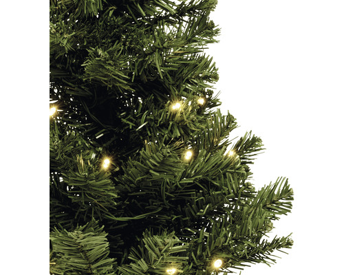 Detailopname van een groene, kunstmatige kerstboom met verlichting