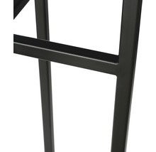 Detailopname van een meubelstuk met een zwart metalen frame.