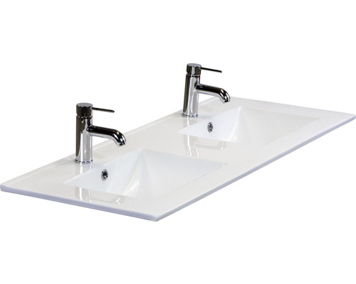 Dubbele wastafel met twee kranen