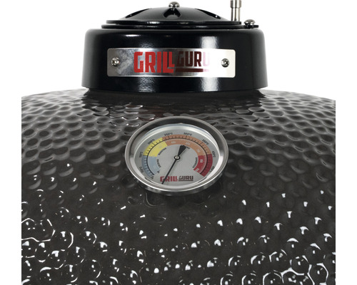 Detailweergave van een Grill Guru keramische barbecue met temperatuurweergave