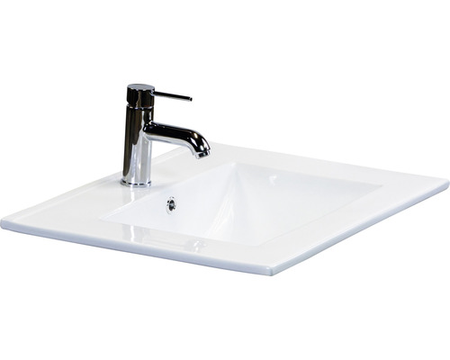Wastafel van keramiek met kraan