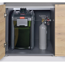 Aquarium extern filter met koolstofdioxide cilinder in de onderkast