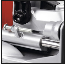 Detail van een metaalzaag met schroef voor bevestiging.