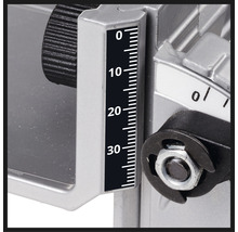 Detail van een zaag met schaal voor hoekmeting.