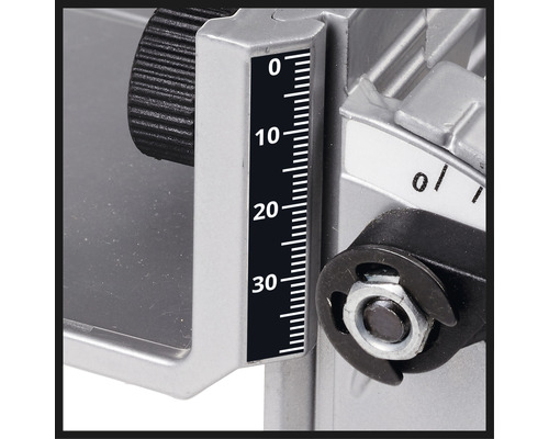 Detail van een zaag met schaal voor hoekmeting.