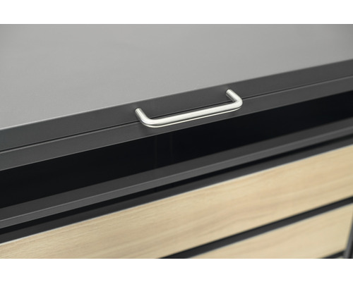 Detailopname van een ladekast met lade en handgreep