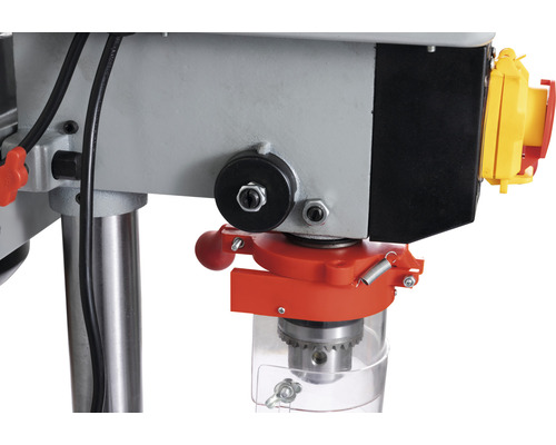 Detailopname van een kolomboormachine met boorkop en snelheidsregelaar