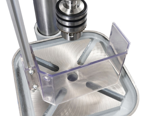 Kolomboormachine met transparante spaanbescherming