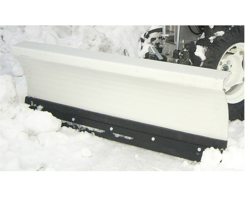 Sneeuwschuiver voor tractor in de sneeuw