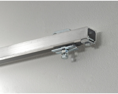 Aluminium profiel met bevestiging aan een wand